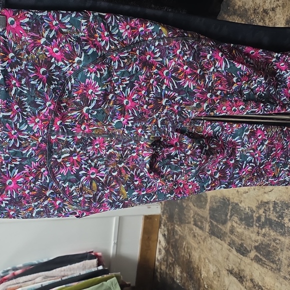 Lululemon Leggings Sz 6 Floral Leggings - Picture 2 of 3